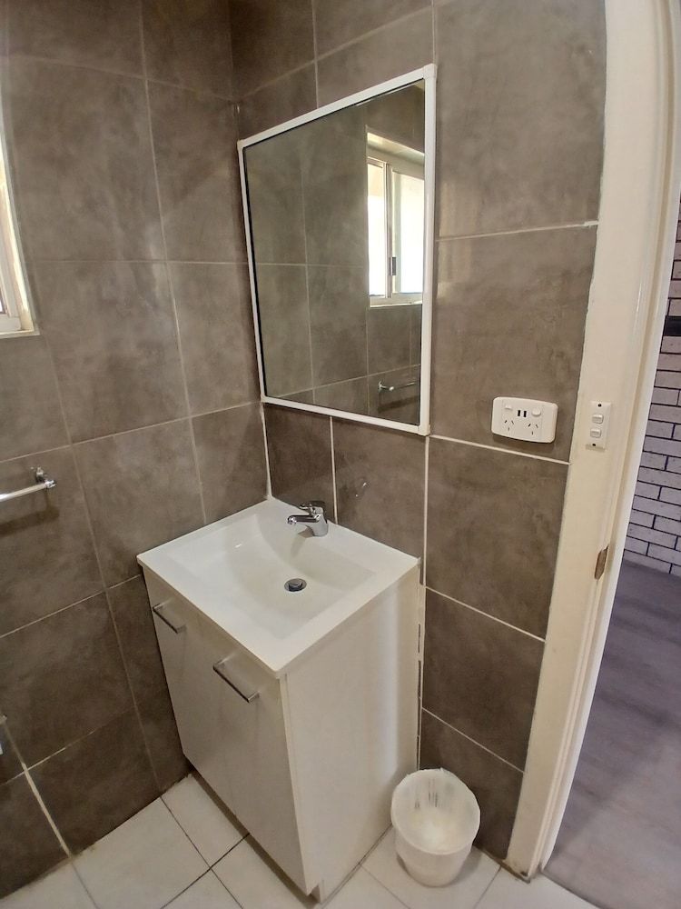 Alfa Motel Room 5 (Queen and Single) 6