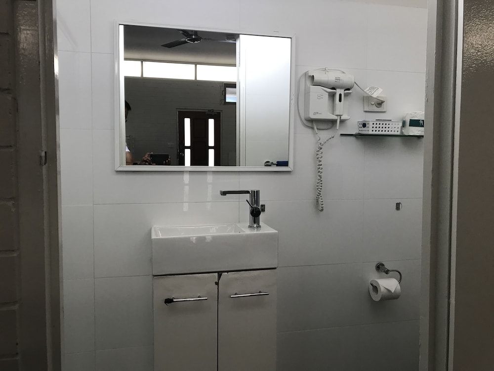 Coffs Shearwater Motel Family Room 8