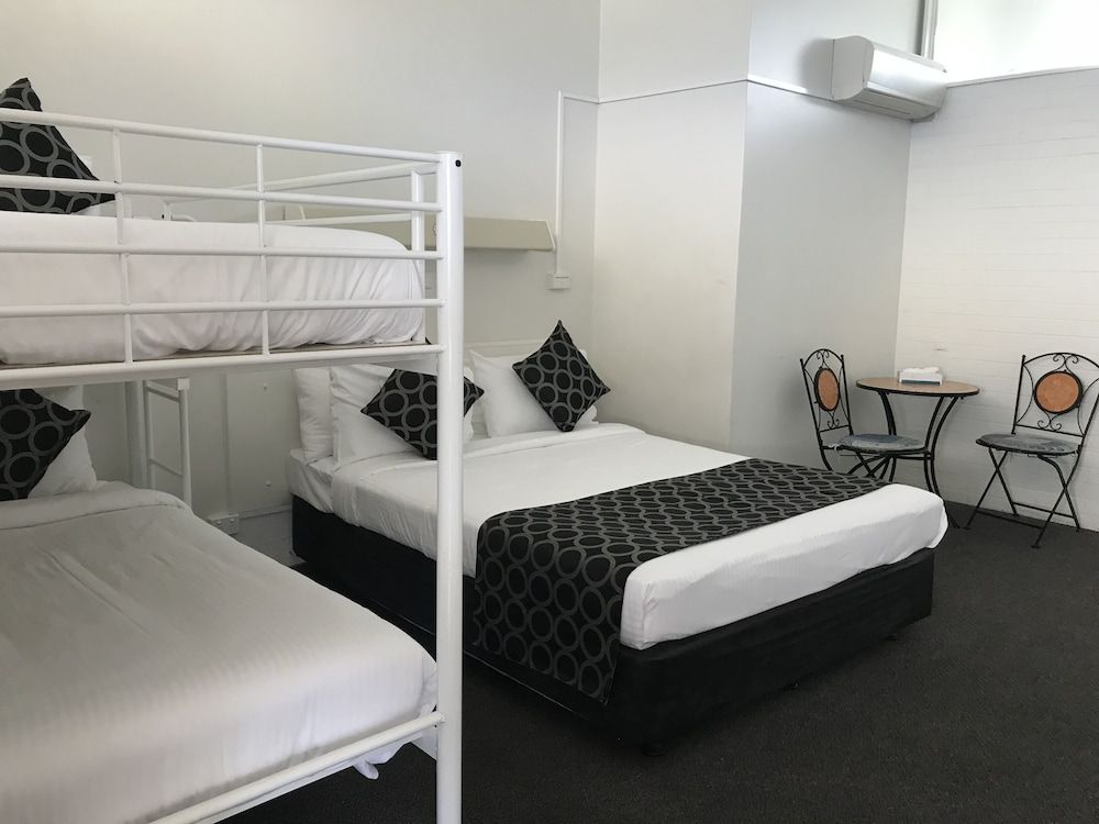 Coffs Shearwater Motel Family Room 2