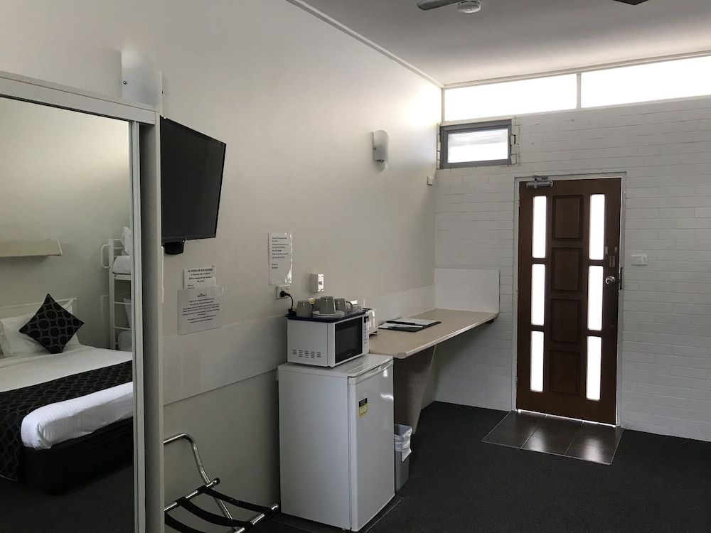 Coffs Shearwater Motel Family Room 13
