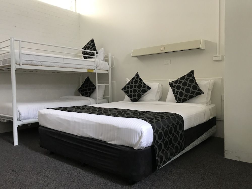 Coffs Shearwater Motel Family Room 6