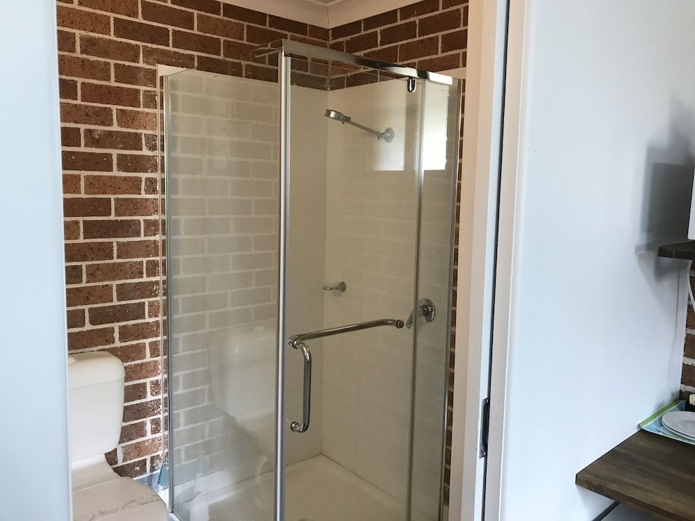 Coffs Shearwater Motel Queen Deluxe with Balcony 6