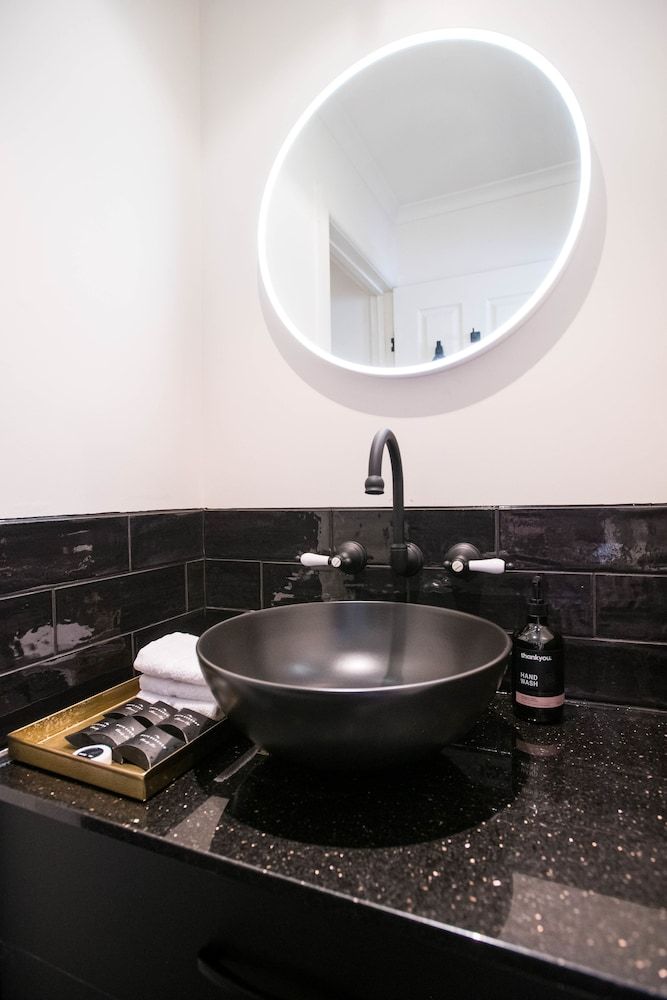 Battery Point Boutique Accommodation 2 Bedroom Apartment Upstairs Unit 4 9