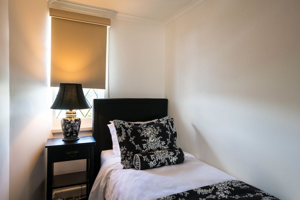 Battery Point Boutique Accommodation 2 Bedroom Apartment Downstairs Unit 2 3