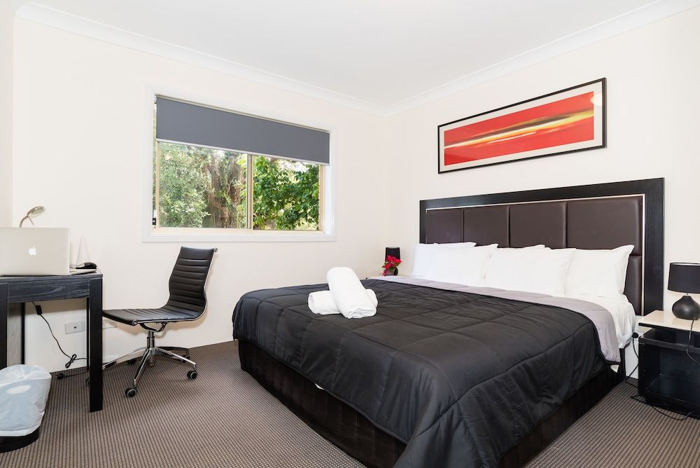 Eastwood Furnished Apartments Townhome, 3 Bedrooms