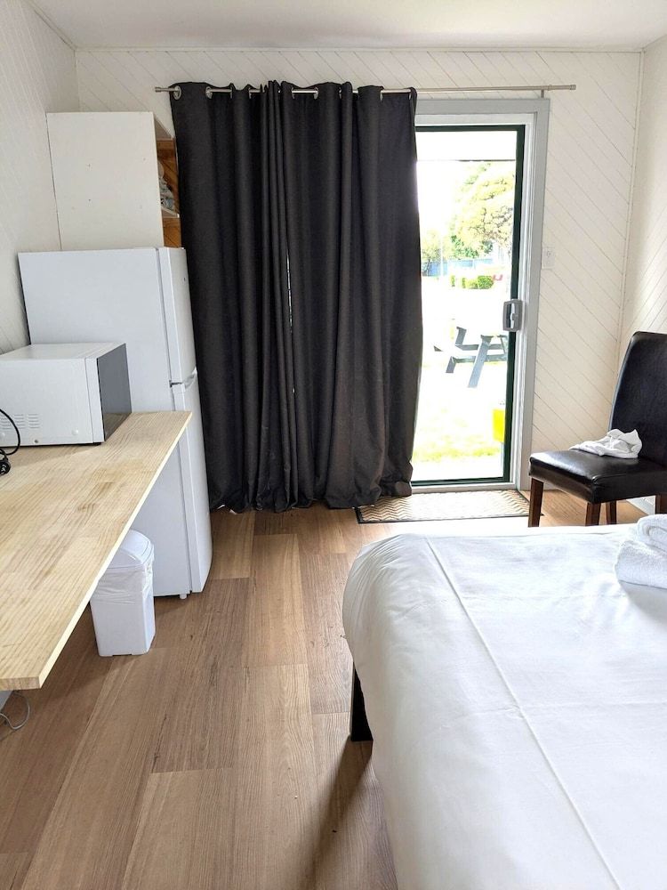 Traralgon Holiday Village Economy Motel Room - External Ensuite 2