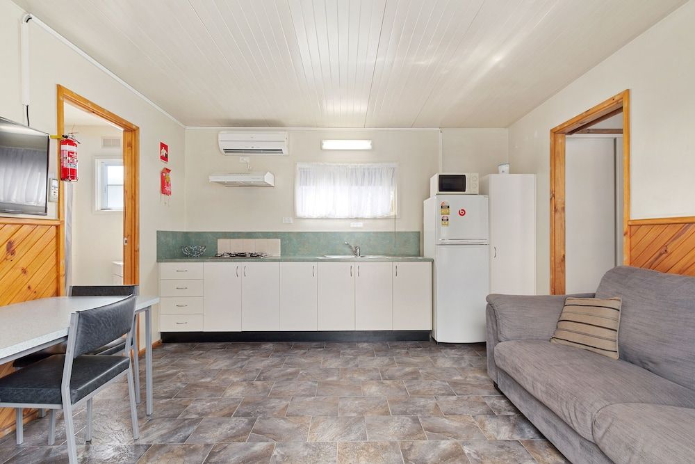 Traralgon Holiday Village Economy 2 Bedroom Cabin 6