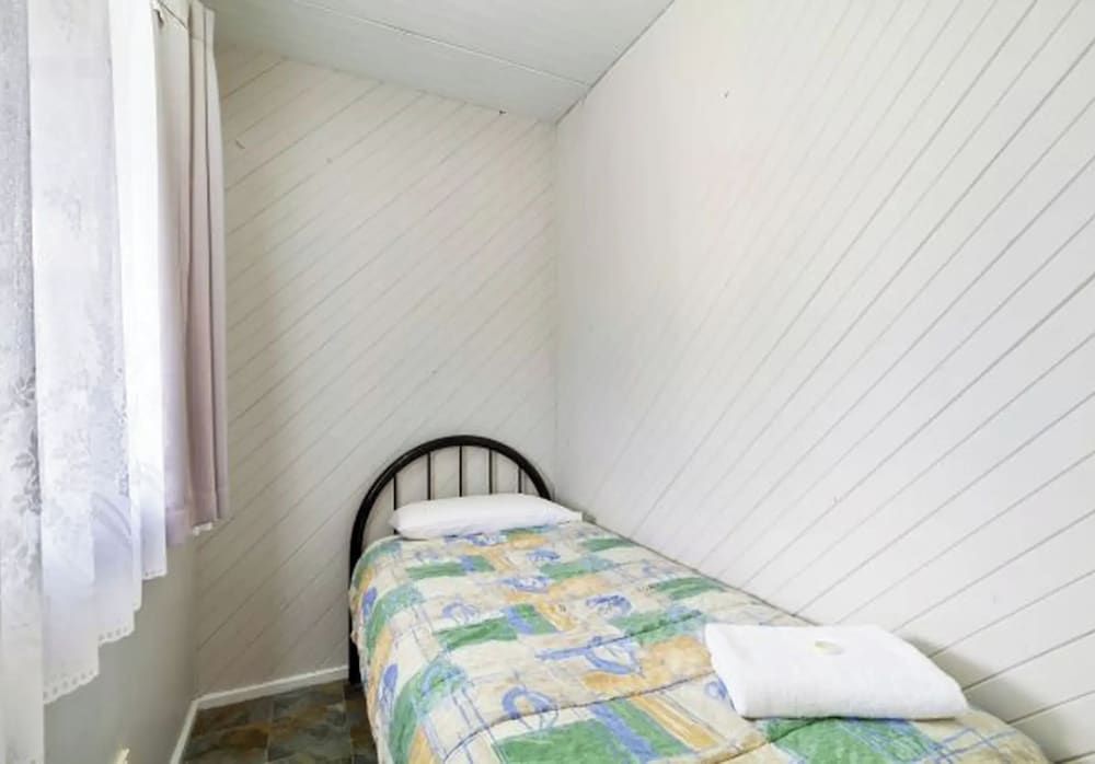 Traralgon Holiday Village Standard 3 Bedroom Cabin