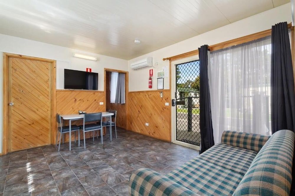 Traralgon Holiday Village Economy 2 Bedroom Cabin 7