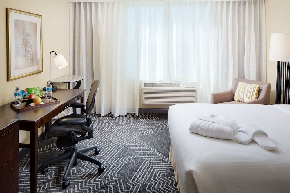 Room, 2 Queen Beds, Non Smoking (Treat Yourself Amenity)