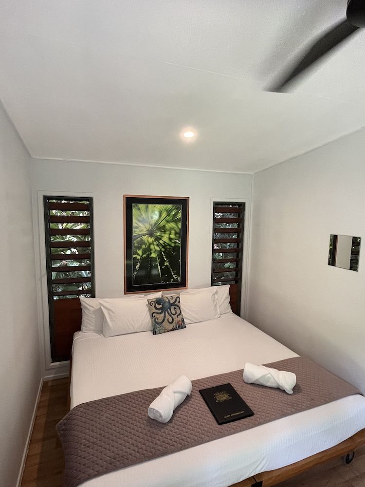 Safari Lodge Basic Cabin, 1 King Bed 2