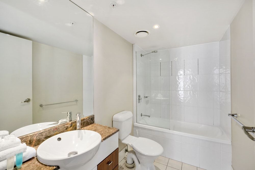 Chevron Renaissance - HR Surfers Paradise Apartment, 2 Bedrooms, 2 Bathrooms, Ocean View (Apartment 2196) 6