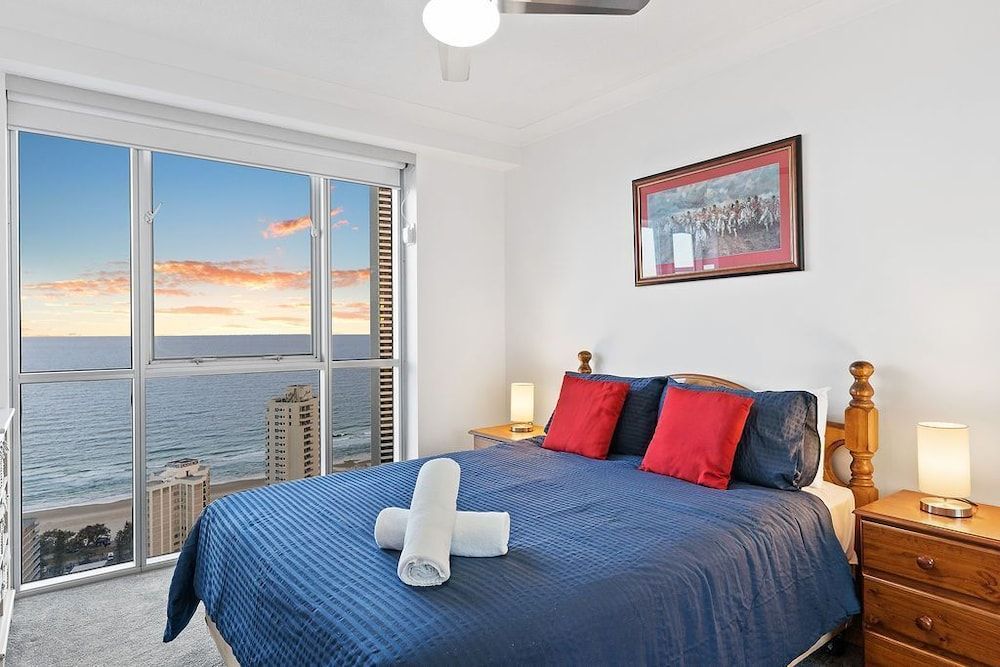 Chevron Renaissance - HR Surfers Paradise Grand Apartment, 3 Bedrooms, 2 Bathrooms, Ocean View 3