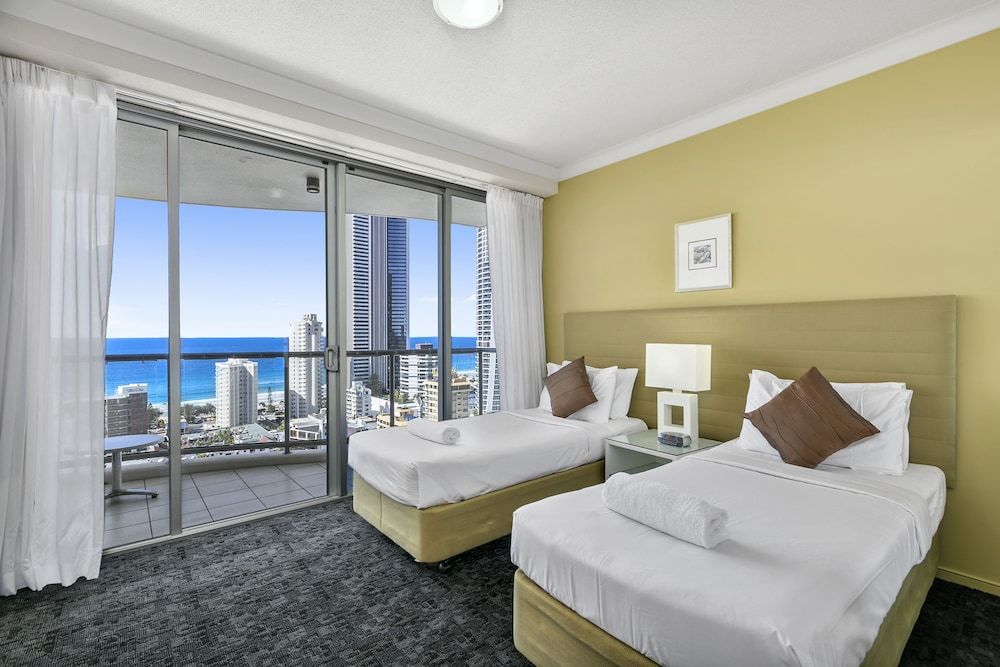 Chevron Renaissance - HR Surfers Paradise Apartment, 2 Bedrooms, 2 Bathrooms, Ocean View (Apartment 2196) 2