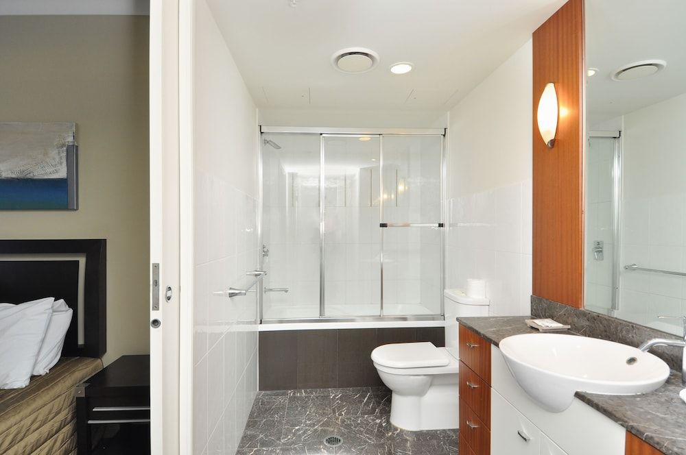 Chevron Renaissance - HR Surfers Paradise Family Apartment, Multiple Beds, Ocean View 3