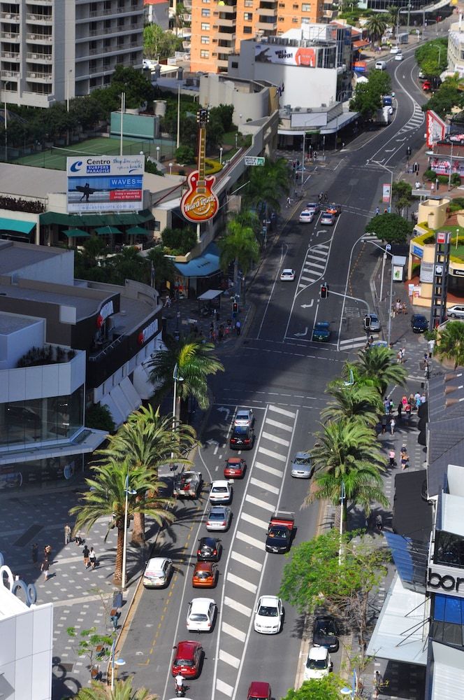 Chevron Renaissance - HR Surfers Paradise Family Apartment, Multiple Beds, Ocean View 2