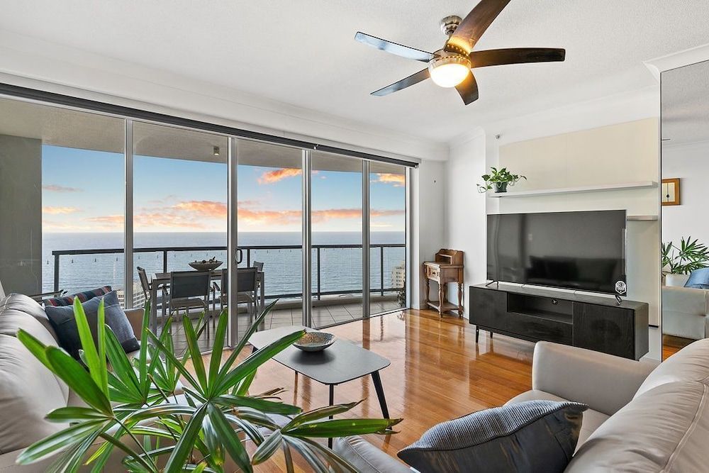 Chevron Renaissance - HR Surfers Paradise Grand Apartment, 3 Bedrooms, 2 Bathrooms, Ocean View 5