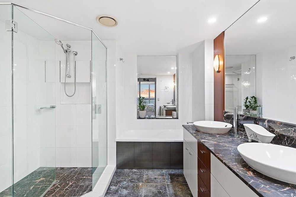 Chevron Renaissance - HR Surfers Paradise Grand Apartment, 3 Bedrooms, 2 Bathrooms, Ocean View 9