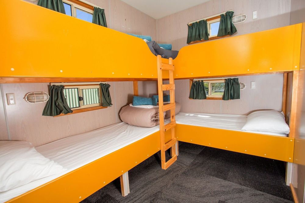 BIG4 Tassie Getaway Park Ulverstone Family Cabin, 2 Bedrooms (6 Berth) 2