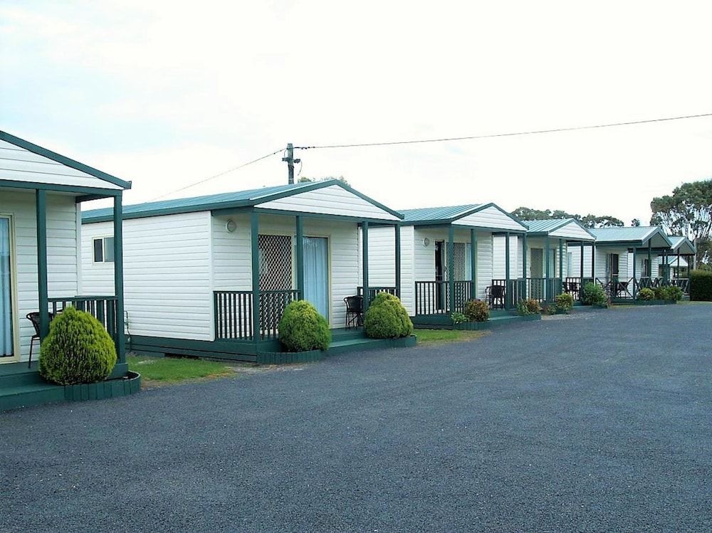 BIG4 Tassie Getaway Park Ulverstone Family Cabin, 2 Bedrooms (6 Berth) 5