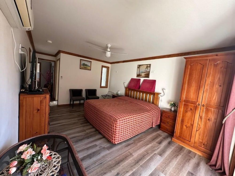 Deluxe Room, 1 King Bed, Jetted Tub, Garden View