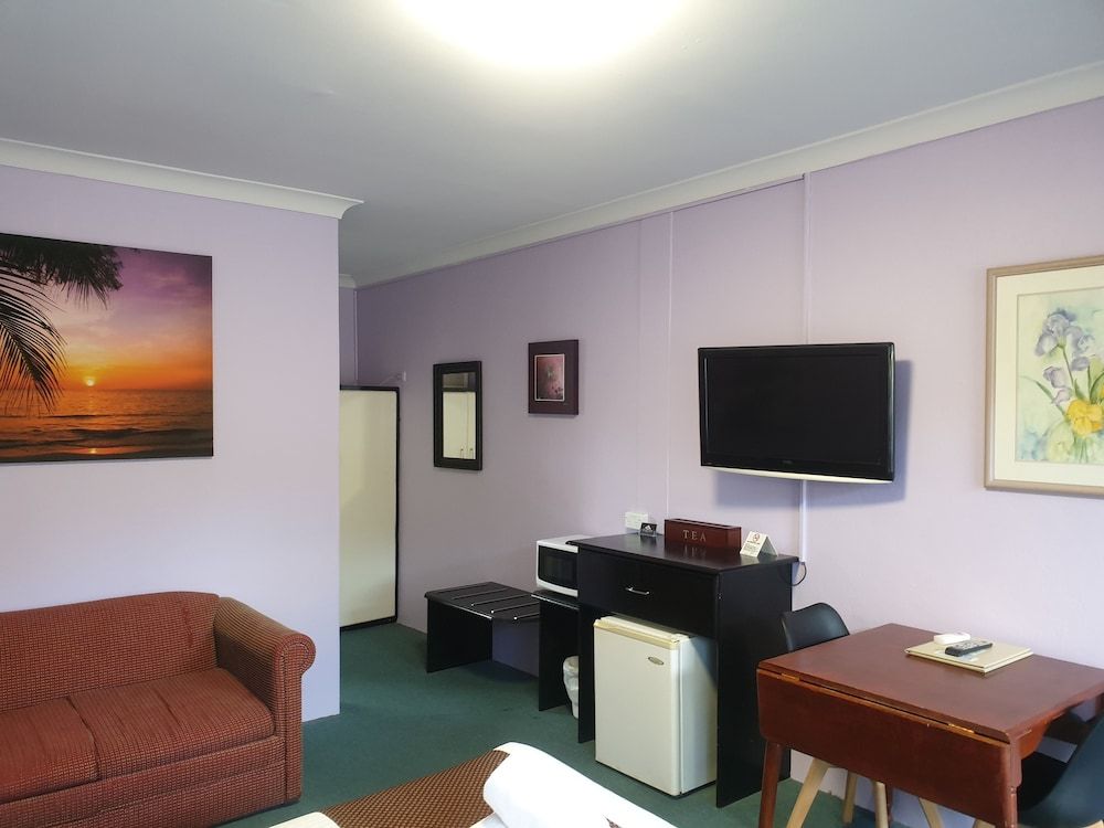 Valley View Motel Queen Room 10