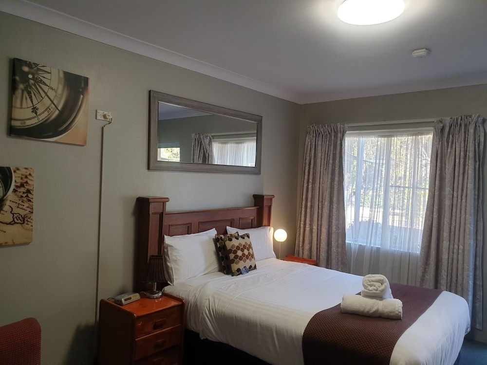 Valley View Motel Queen Room 8