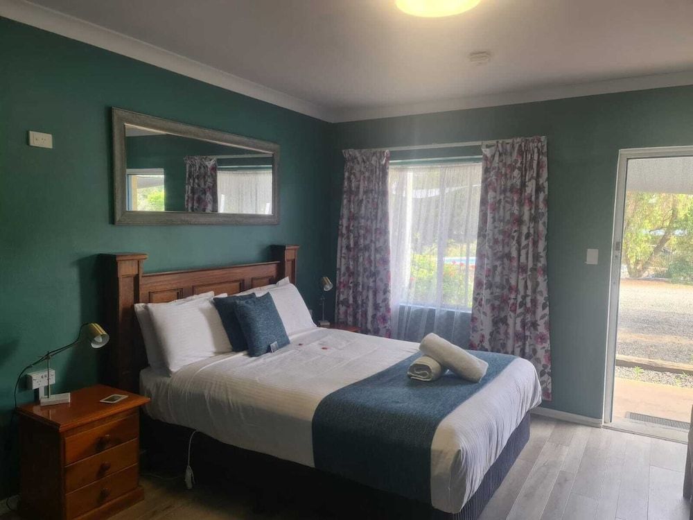 Valley View Motel Luxury Room, 1 Queen Bed 18