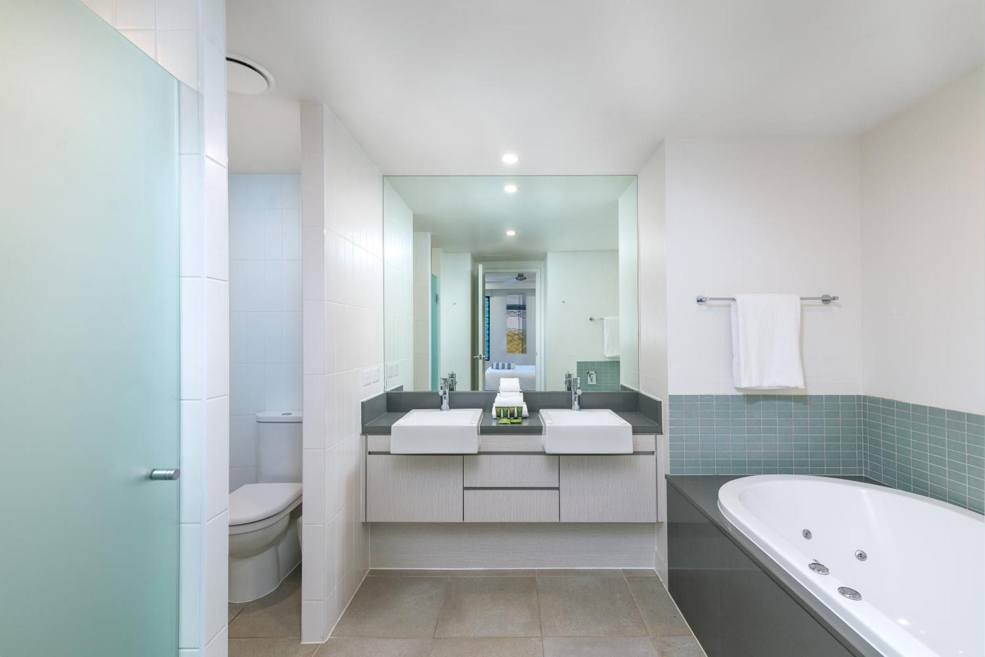 Two Bathroom Lagoonside Apartment