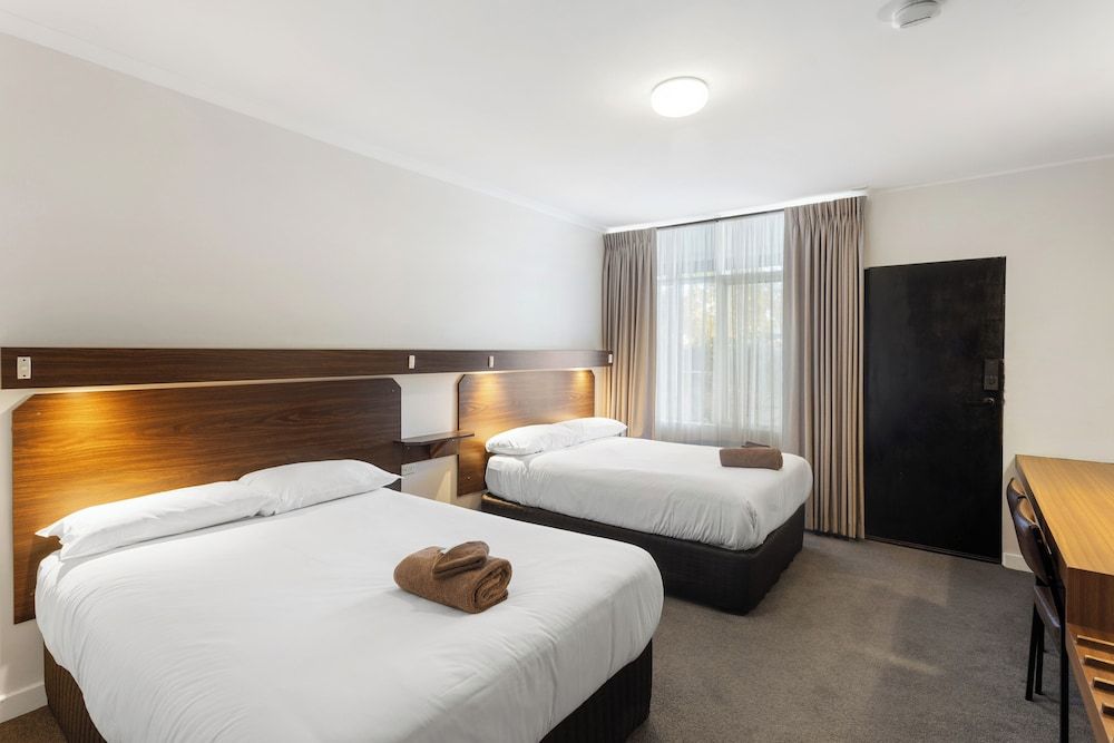 Maffra Motor Inn Twin Room, 2 Double Beds 2