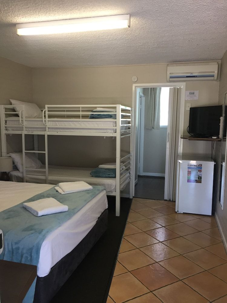 Paradise Lodge Motel Family Room 2