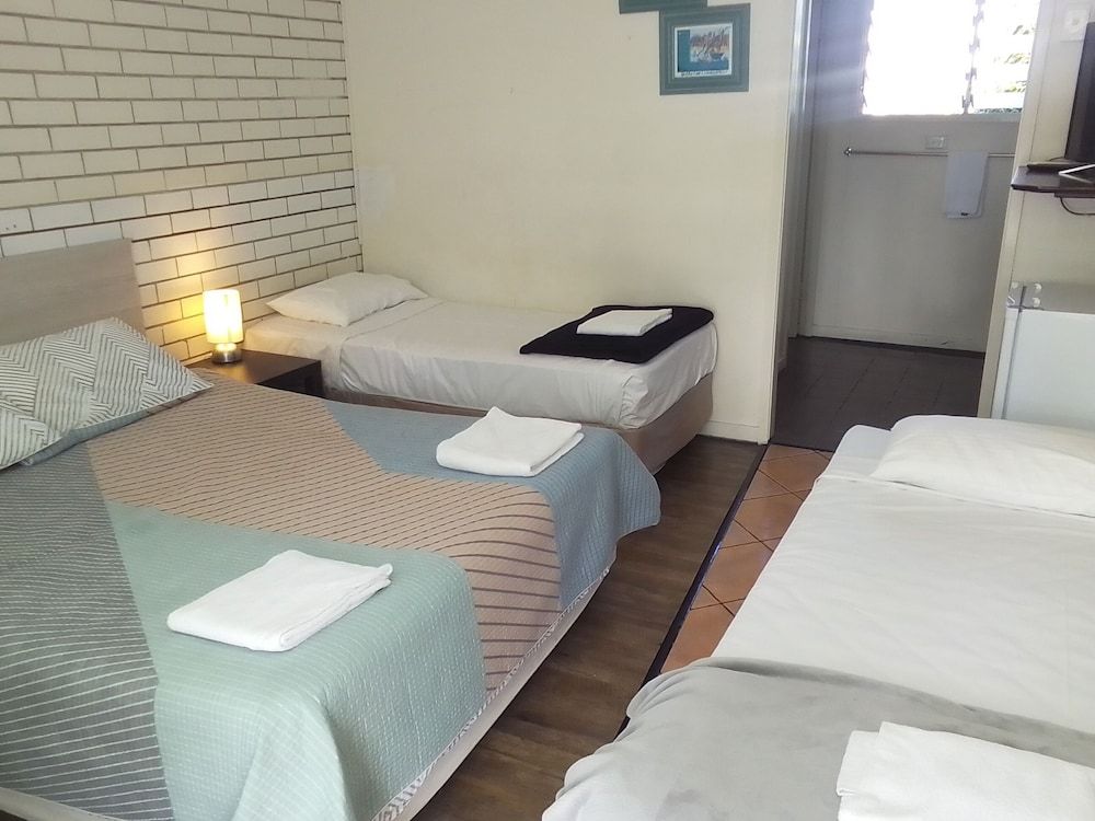 Paradise Lodge Motel Family Room 3