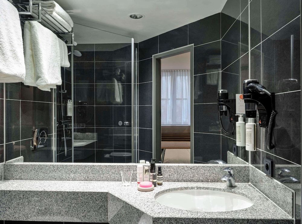 Flemings Hotel Frankfurt-Central Comfort King Room 12