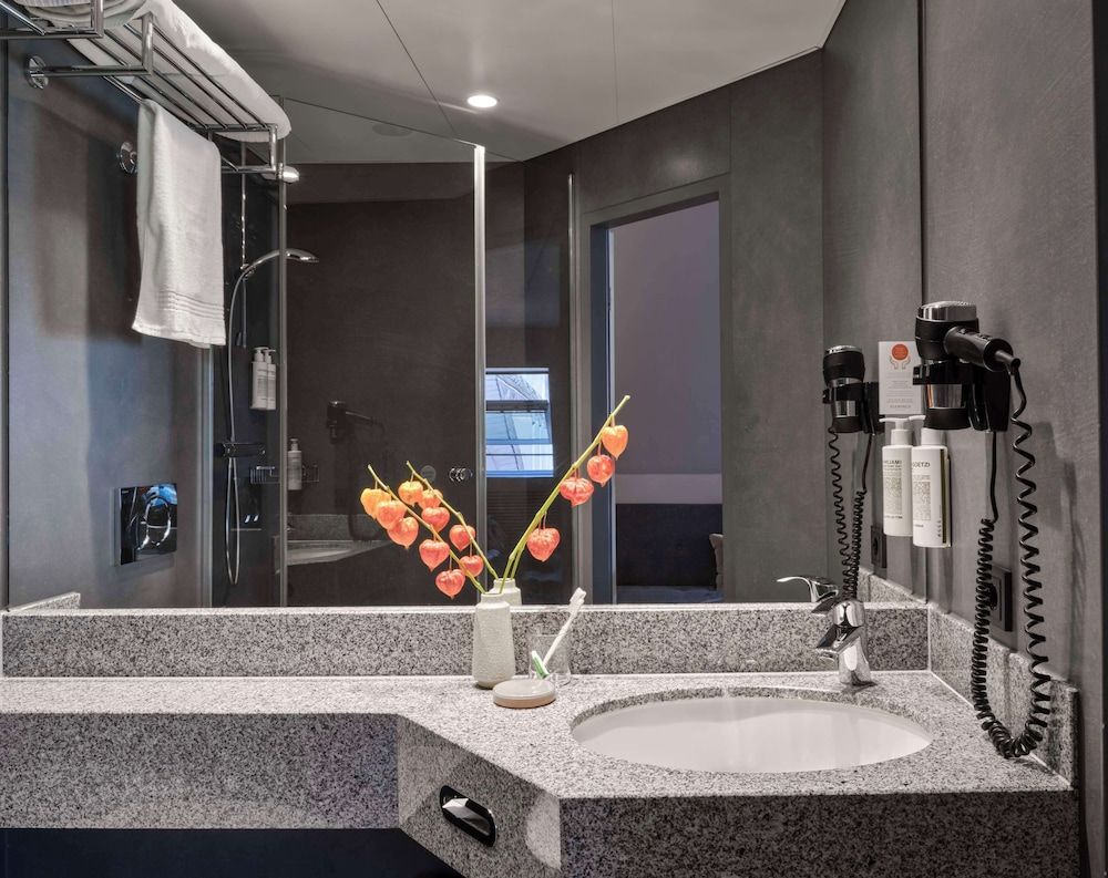 Flemings Hotel Frankfurt-Central Comfort King Room 11