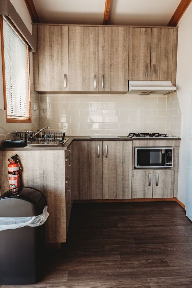 G'day Parks Ararat 2 Bedroom Deluxe Cabin 2