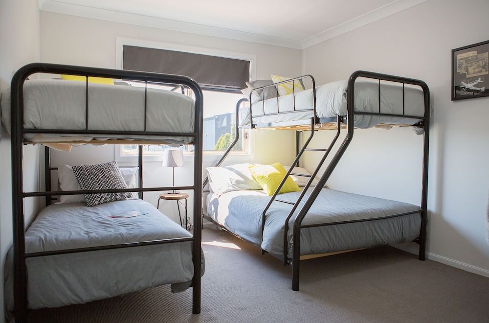 SkyLodge Temora Family Room with ensuite (Shared Lounge & Kitchen) 3