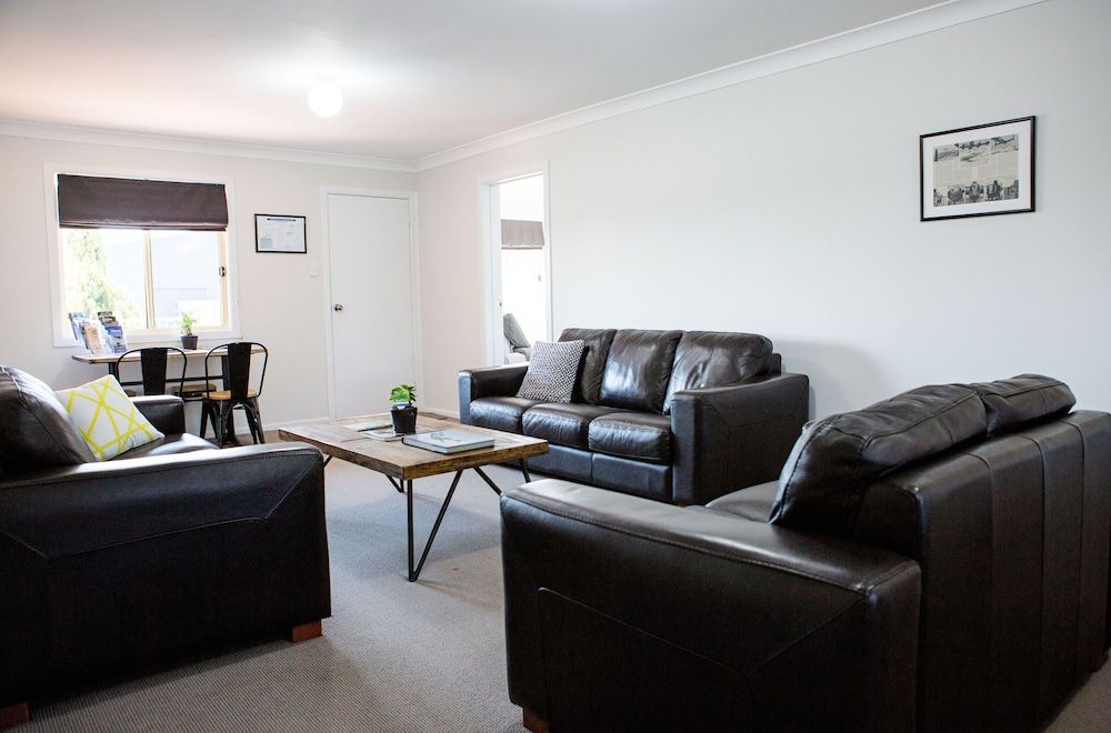 SkyLodge Temora Family Room with ensuite (Shared Lounge & Kitchen) 5