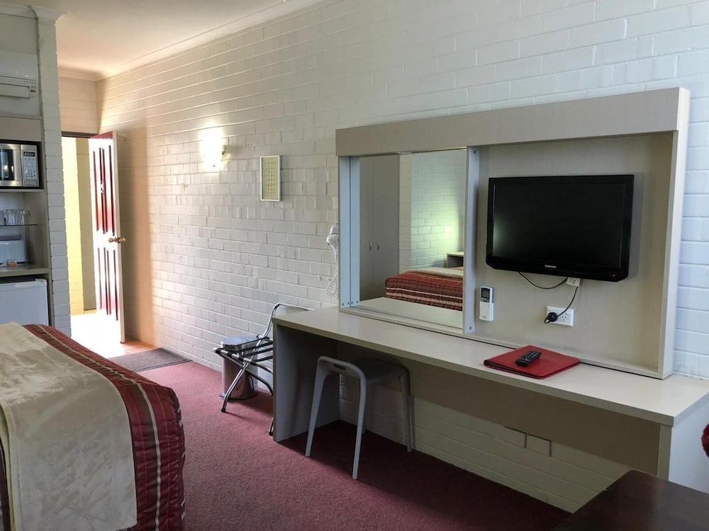 Goulburn Motor Inn Standard Room, Non Smoking (Queen bed room for couple) 3