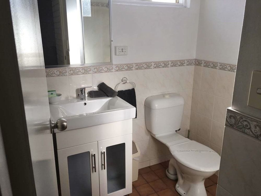 Goulburn Motor Inn Standard Room, Non Smoking (Queen bed room for couple) 6