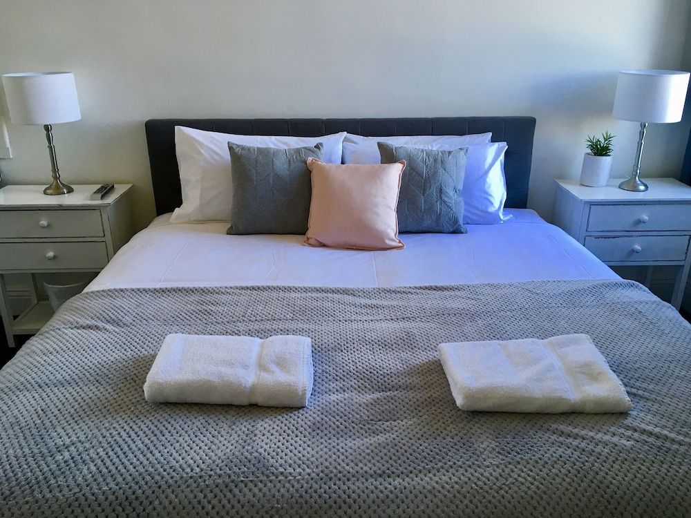 Healesville Grand Hotel Basic Room, 1 King Bed