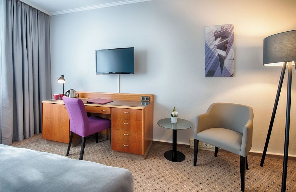 Leonardo Hotel Düsseldorf City Center Comfort Triple Room 13