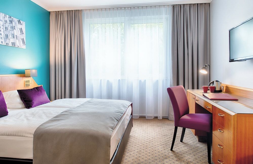 Leonardo Hotel Düsseldorf City Center Comfort Triple Room 2