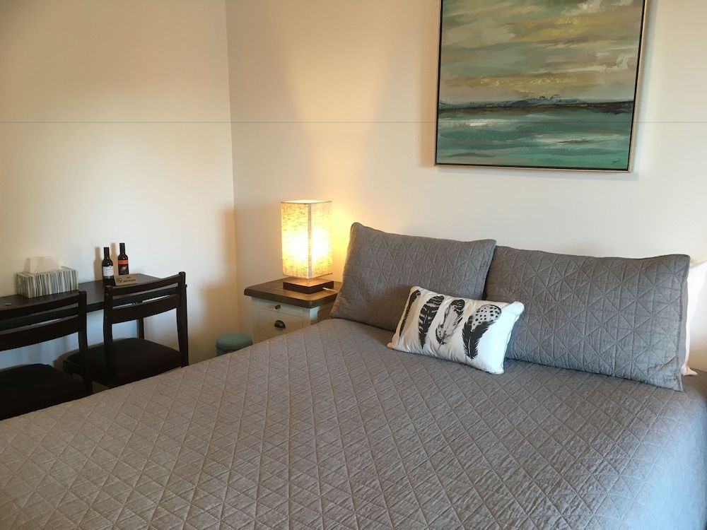 Riverview Queen Room