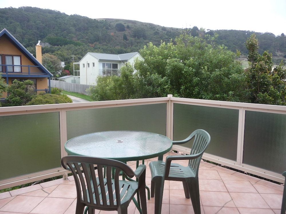 Angela's Beach Stays Queen Share Room 3