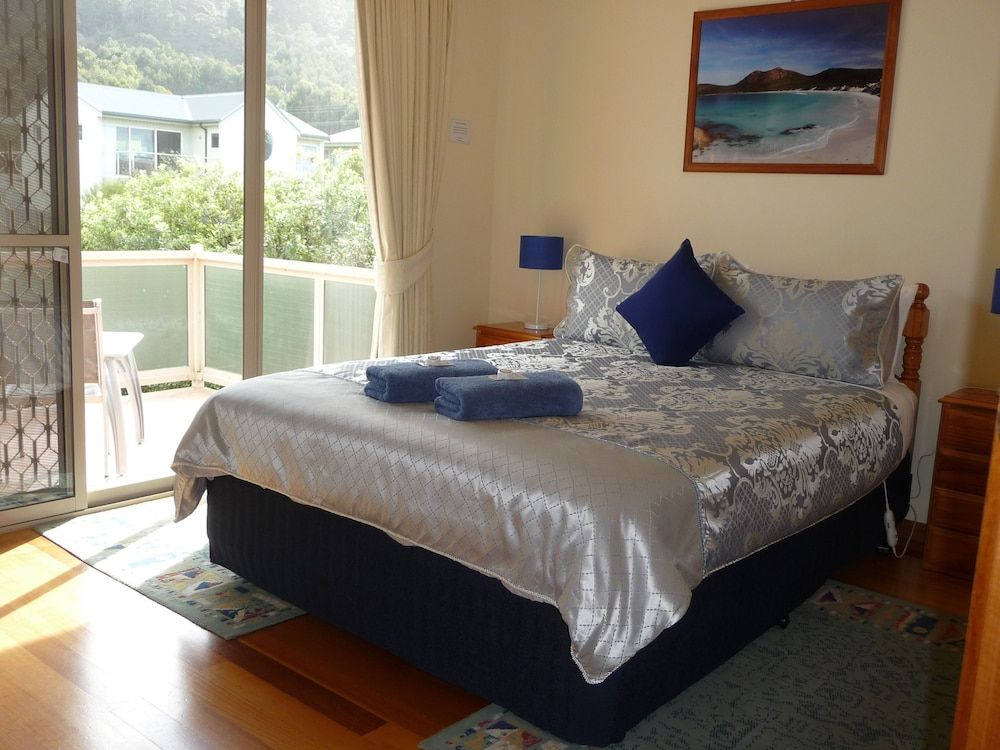 Angela's Beach Stays Queen Share Room