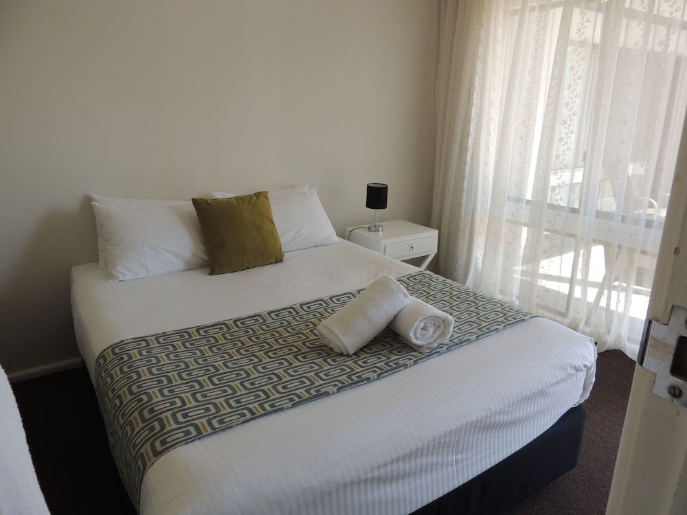Economy Room, 1 Queen Bed, Non Smoking