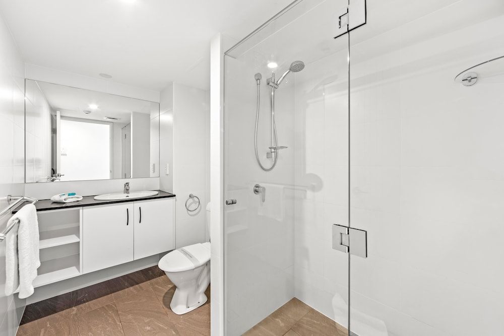 Burleigh Beach Tower 2 Bedroom Ocean View Superior Apartment 20