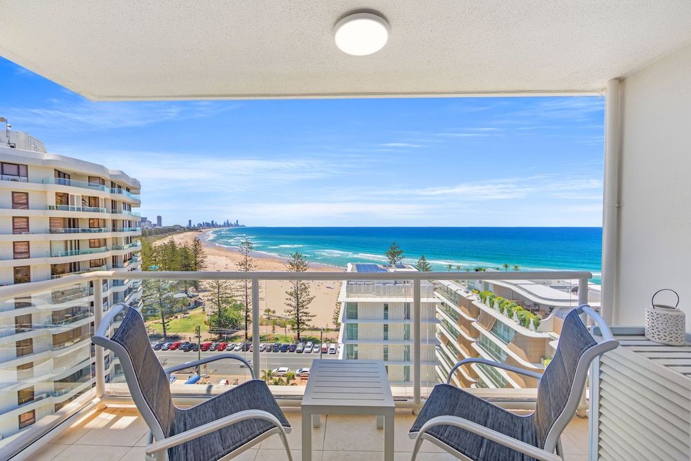 Burleigh Beach Tower 2 Bedroom Ocean View Superior Apartment 13