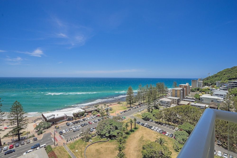 Burleigh Beach Tower 2 Bedroom Ocean View Superior Apartment 17