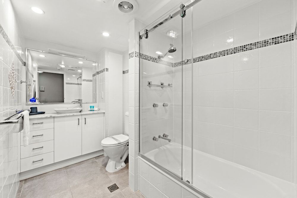 Burleigh Beach Tower 2 Bedroom Ocean View Superior Apartment 19